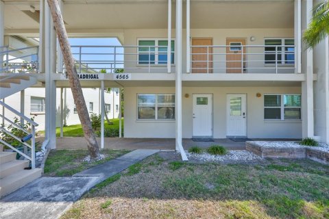 Купить кондоминиум в Мадейра - Бич, Флорида 3 комнаты, 72.46м2, № 2213984 - фото 6