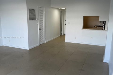 Copropriété à louer à North Bay Village, Floride: 49.33 m2 № 1972702 - photo 9