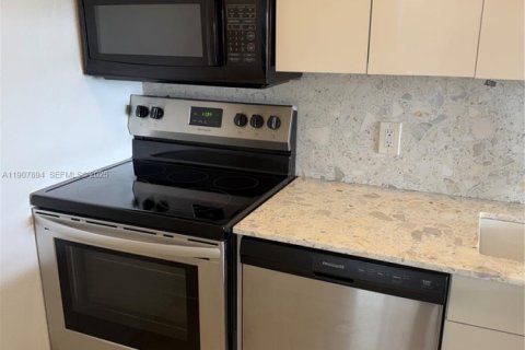 Copropriété à louer à North Bay Village, Floride: 49.33 m2 № 1972702 - photo 5