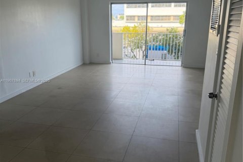 Copropriété à louer à North Bay Village, Floride: 49.33 m2 № 1972702 - photo 7