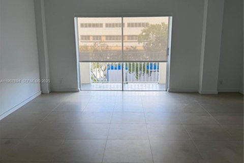 Condo in North Bay Village, Florida  № 1972702 - photo 14