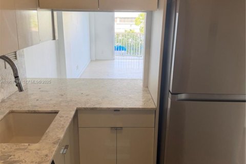 Copropriété à louer à North Bay Village, Floride: 49.33 m2 № 1972702 - photo 6