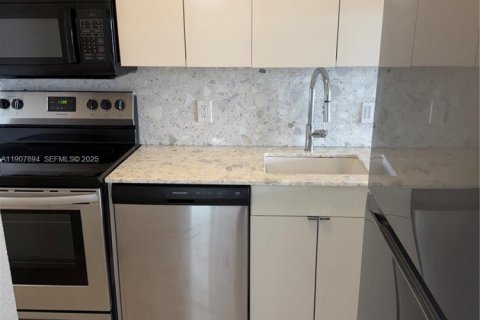 Copropriété à louer à North Bay Village, Floride: 49.33 m2 № 1972702 - photo 4