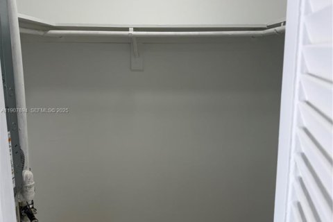 Copropriété à louer à North Bay Village, Floride: 49.33 m2 № 1972702 - photo 11