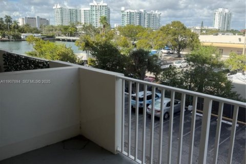 Copropriété à louer à North Bay Village, Floride: 49.33 m2 № 1972702 - photo 13