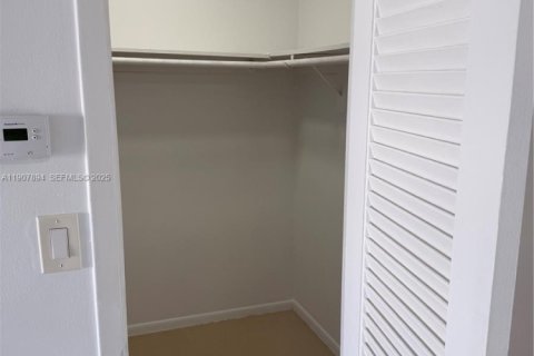 Copropriété à louer à North Bay Village, Floride: 49.33 m2 № 1972702 - photo 10