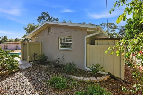 House in Saint Petersburg, Florida 3 bedrooms, 152.45 sq.m. № 2151030 - photo 29