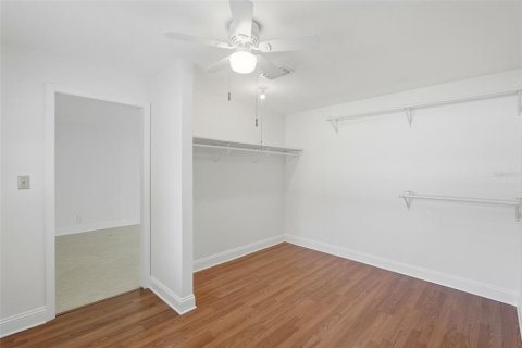 House in Saint Petersburg, Florida 3 bedrooms, 152.45 sq.m. № 2151030 - photo 16