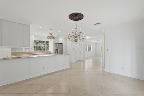 House in Saint Petersburg, Florida 3 bedrooms, 152.45 sq.m. № 2151030 - photo 8