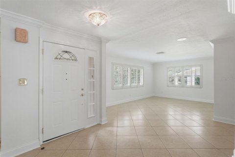 House in Saint Petersburg, Florida 3 bedrooms, 152.45 sq.m. № 2151030 - photo 3