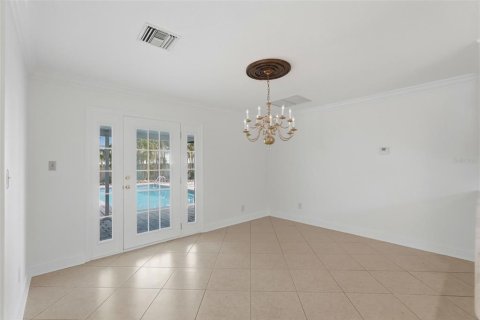 House in Saint Petersburg, Florida 3 bedrooms, 152.45 sq.m. № 2151030 - photo 9