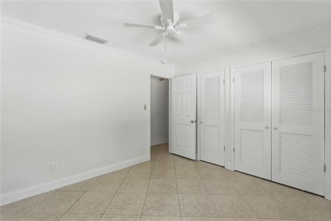 House in Saint Petersburg, Florida 3 bedrooms, 152.45 sq.m. № 2151030 - photo 13