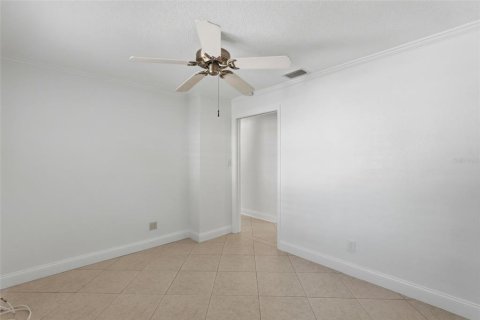 House in Saint Petersburg, Florida 3 bedrooms, 152.45 sq.m. № 2151030 - photo 11