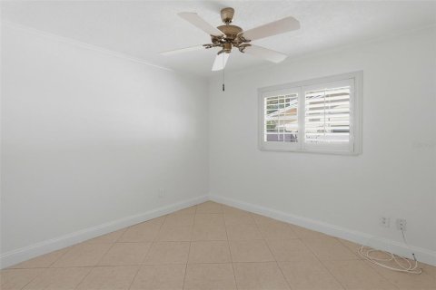 House in Saint Petersburg, Florida 3 bedrooms, 152.45 sq.m. № 2151030 - photo 10