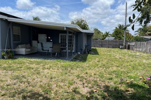 House in Pompano Beach, Florida 7 bedrooms, 155.61 sq.m. № 1952780 - photo 5