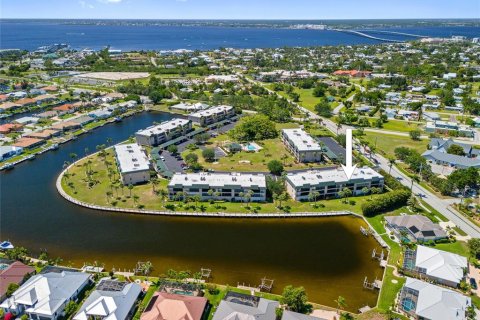Condominio en venta en Punta Gorda, Florida, 2 dormitorios, 129.88 m2 № 1754599 - foto 1