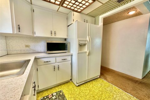 House in North Miami, Florida 3 bedrooms, 153.47 sq.m. № 1881555 - photo 8