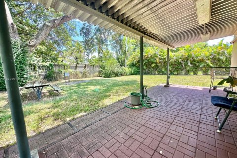 House in North Miami, Florida 3 bedrooms, 153.47 sq.m. № 1881555 - photo 23