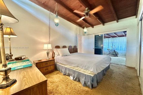 House in North Miami, Florida 3 bedrooms, 153.47 sq.m. № 1881555 - photo 12