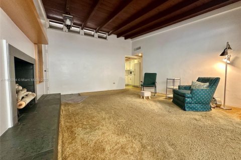House in North Miami, Florida 3 bedrooms, 153.47 sq.m. № 1881555 - photo 5