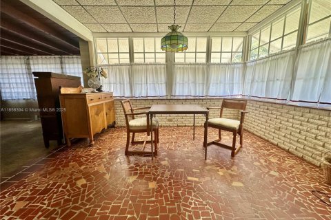 House in North Miami, Florida 3 bedrooms, 153.47 sq.m. № 1881555 - photo 4