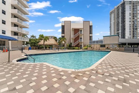 Condominio en venta en Hollywood, Florida, 2 dormitorios, 119.57 m2 № 1958014 - foto 25