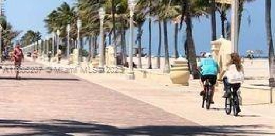 Condominio en Hollywood, Florida, 2 dormitorios № 1958014