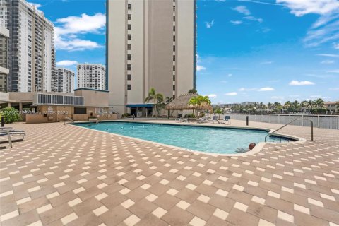 Condominio en venta en Hollywood, Florida, 2 dormitorios, 119.57 m2 № 1958014 - foto 28