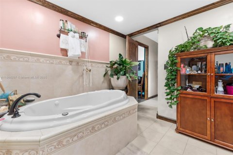 Condominio en venta en Hollywood, Florida, 2 dormitorios, 119.57 m2 № 1958014 - foto 17