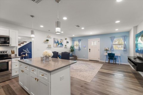 Propiedad comercial en venta en Largo, Florida, 173.73 m2 № 1823220 - foto 10