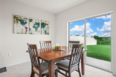 House in Lakeland, Florida 5 bedrooms, 250.46 sq.m. № 1811070 - photo 13