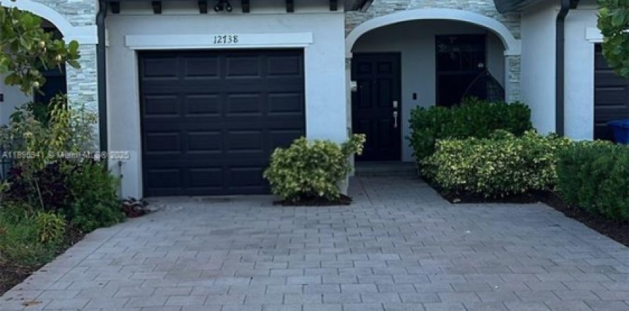 Таунхаус в Майами, Флорида 3 спальни, 133.87м2 № 1948289