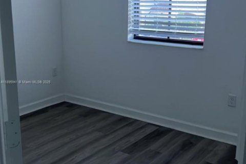 Снять в аренду таунхаус в Майами, Флорида 3 спальни, 133.87м2, № 1948289 - фото 7