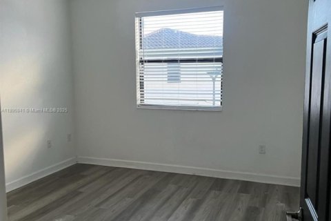 Снять в аренду таунхаус в Майами, Флорида 3 спальни, 133.87м2, № 1948289 - фото 6