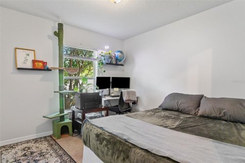 House in Saint Petersburg, Florida 3 bedrooms, 111.48 sq.m. № 1654283 - photo 16