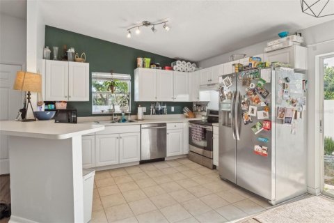 House in Saint Petersburg, Florida 3 bedrooms, 111.48 sq.m. № 1654283 - photo 9