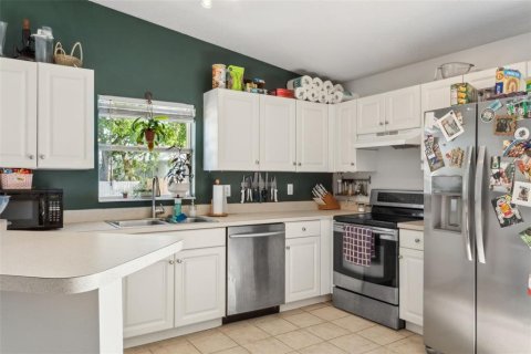 House in Saint Petersburg, Florida 3 bedrooms, 111.48 sq.m. № 1654283 - photo 10