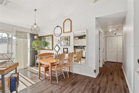 House in Saint Petersburg, Florida 3 bedrooms, 111.48 sq.m. № 1654283 - photo 7
