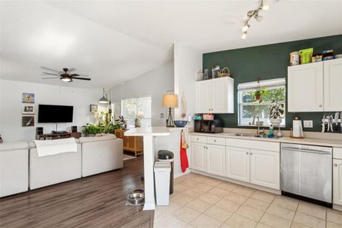 House in Saint Petersburg, Florida 3 bedrooms, 111.48 sq.m. № 1654283 - photo 11