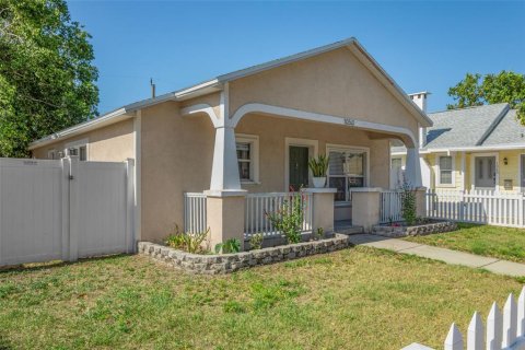 House in Saint Petersburg, Florida 3 bedrooms, 111.48 sq.m. № 1654283 - photo 2