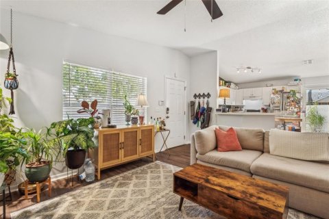 House in Saint Petersburg, Florida 3 bedrooms, 111.48 sq.m. № 1654283 - photo 6