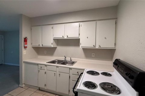 Appartement à louer à Wildwood, Floride: 2 chambres, 69.68 m2 № 2396446 - photo 3