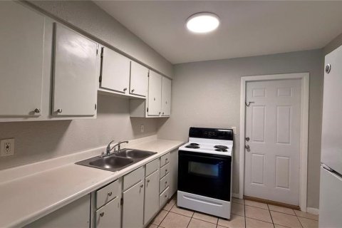 Appartement à louer à Wildwood, Floride: 2 chambres, 69.68 m2 № 2396446 - photo 2