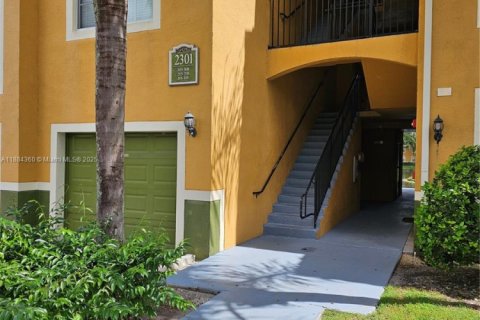 Снять в аренду кондоминиум в Мирамар, Флорида 2 спальни, 106.84м2, № 1948626 - фото 1