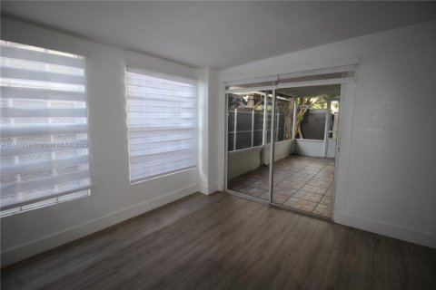 Condo in Hialeah, Florida, 3 bedrooms  № 1922708 - photo 8