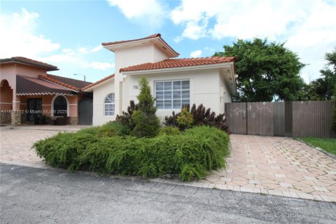 Condo in Hialeah, Florida, 3 bedrooms  № 1922708 - photo 3