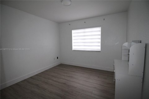 Condo in Hialeah, Florida, 3 bedrooms  № 1922708 - photo 10