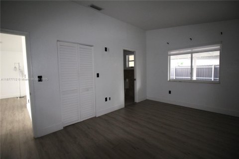 Condo in Hialeah, Florida, 3 bedrooms  № 1922708 - photo 13