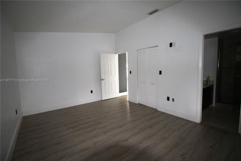 Condo in Hialeah, Florida, 3 bedrooms  № 1922708 - photo 14