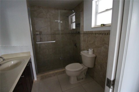 Condo in Hialeah, Florida, 3 bedrooms  № 1922708 - photo 15